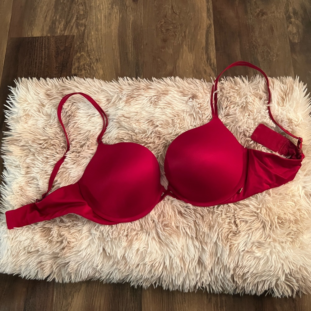 36D Victoria’s Secret push up bra